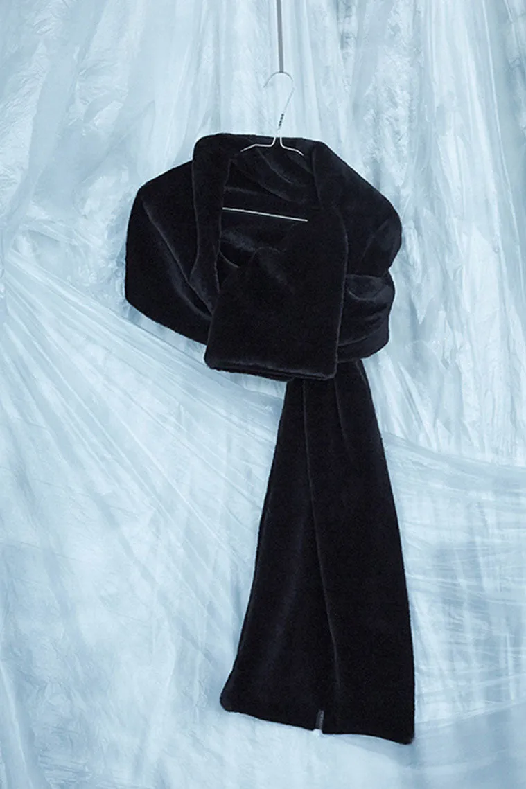 Chic Scarf in Black