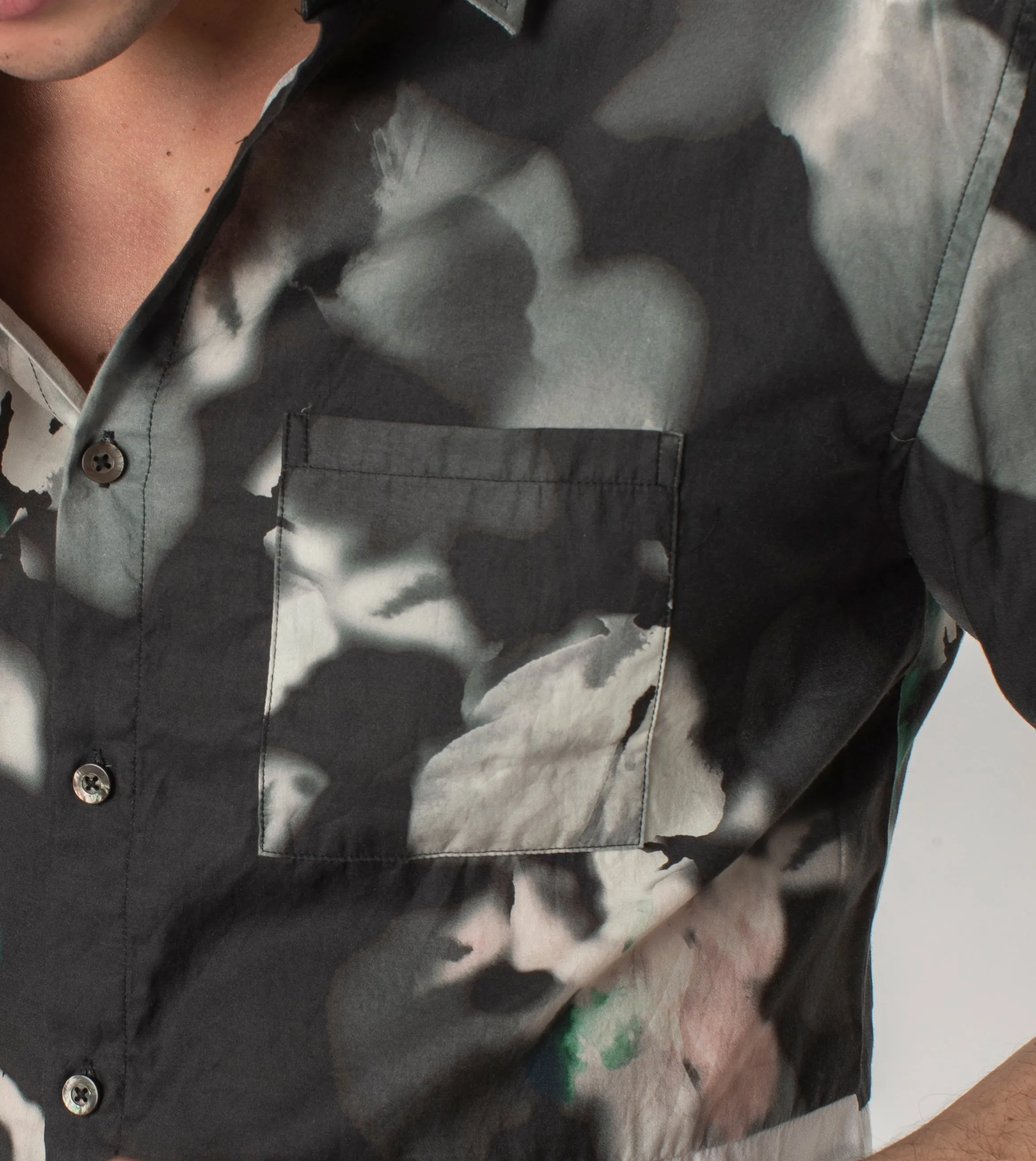 Floating Floral SS Shirt Black/White