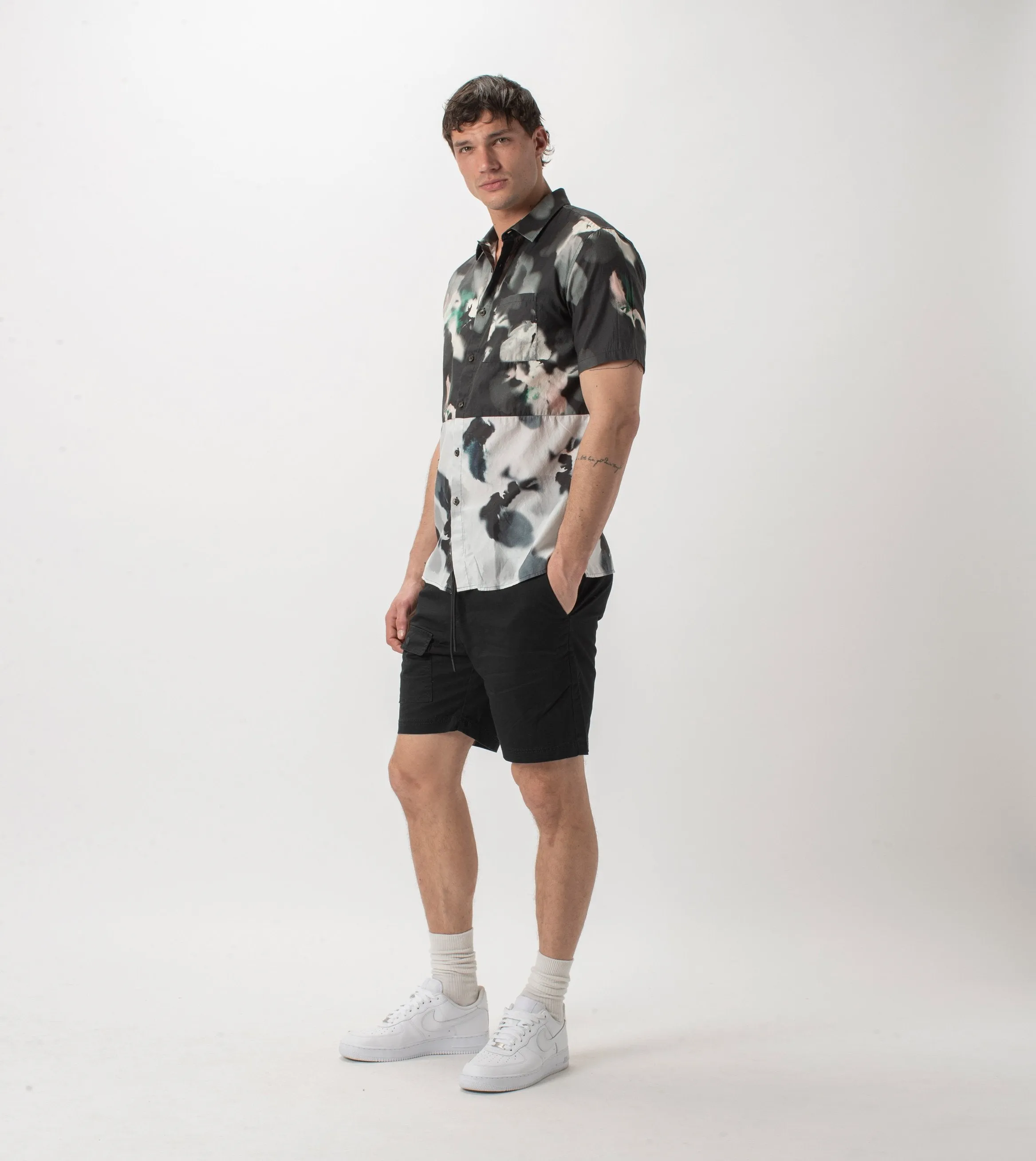 Floating Floral SS Shirt Black/White